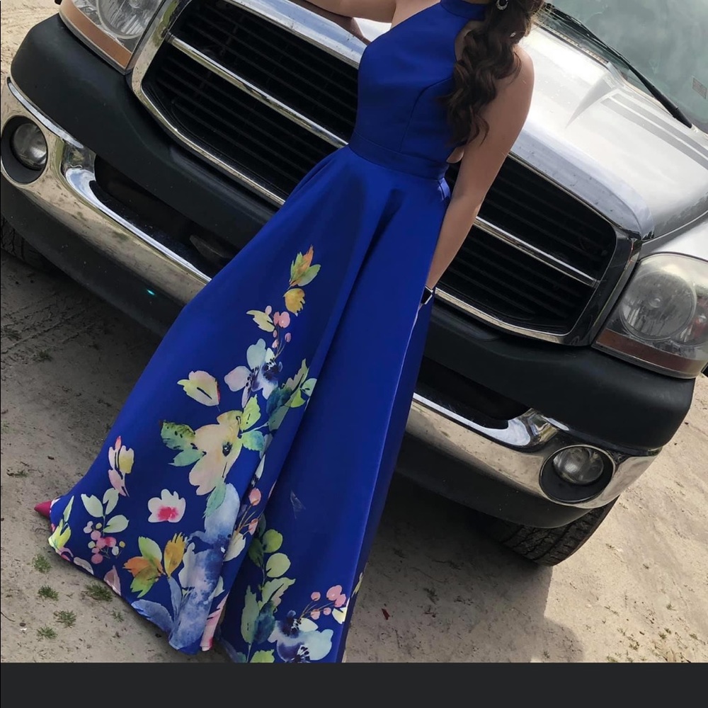 Dress - Picture 2 of 2